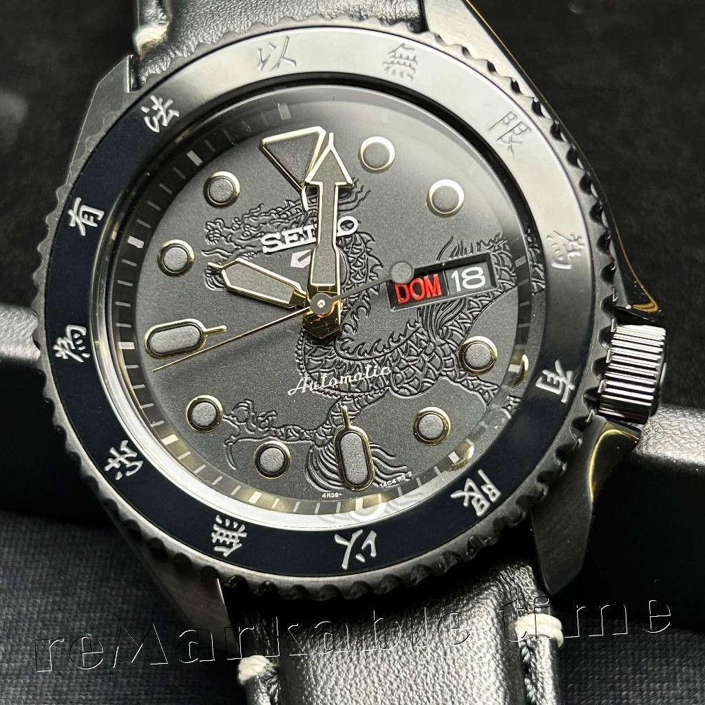 【SEIKO 自動機械手錶】 精工5號55周年李小龍聯名限量紀念款SRPK39K1