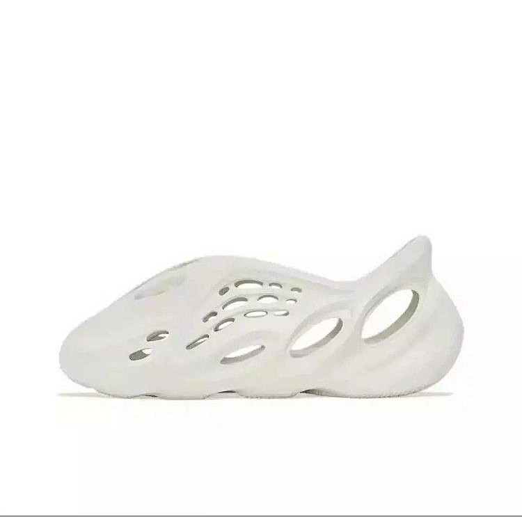 愛迪達Adidas Yeezy Foam Runner 沙色 椰子洞洞鞋鏤空拖鞋 FY4567