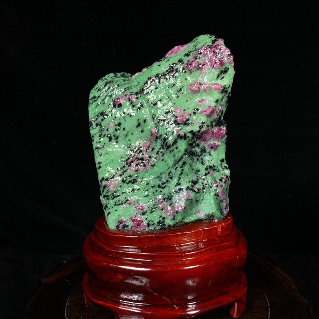原石擺件 天然礦石 緬甸紅綠寶 天然原礦帶座高16×8.5×5cm 重1.05公斤 2200JP-922