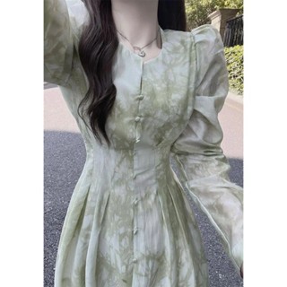 【熱賣新品】【桃園出貨】法式綠色泡泡袖長袖連衣裙清冷感早秋季垂墜感氣質收腰顯瘦長裙子純慾甜美洋裝