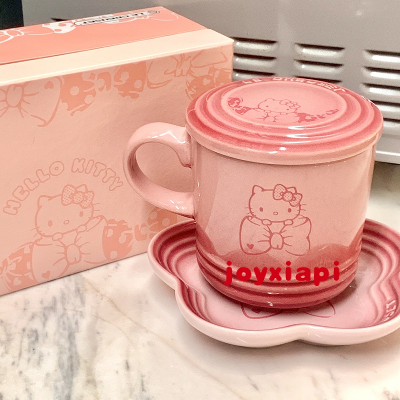 《店長推🎀熱銷》酷彩Le Creuset聯名kitty杯子帶蓋350ML馬克杯陶瓷杯水杯三麗鷗漸變粉色茶杯