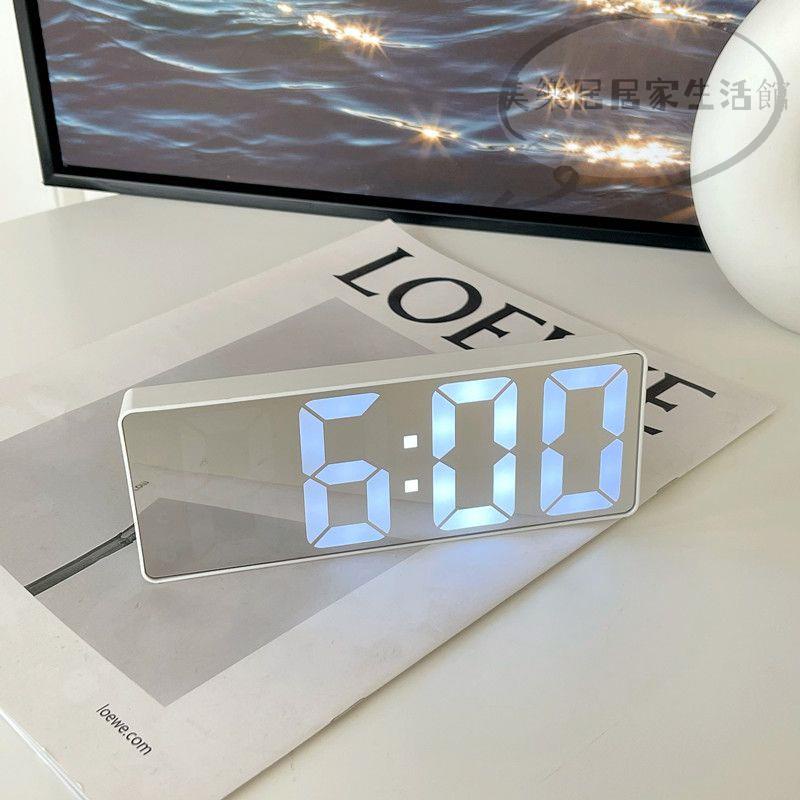 3D時鐘 數字時鐘 立體時鐘 電子鐘 掛鐘 鬧鐘 數字鐘 LED電子小鬧鐘 桌面智能夜光靜音簡約多功能鏡面時鐘超薄