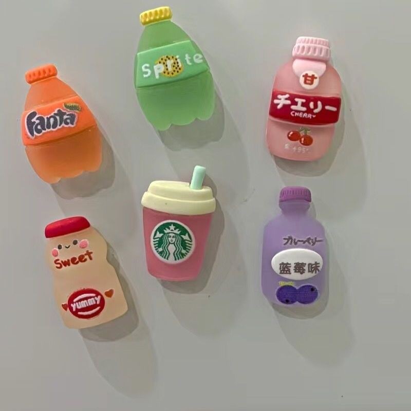 創意冰箱貼✨新款磨砂藍莓咖啡雪碧飲料瓶子樹脂冰箱貼水杯貼可愛飾品徽章冰箱貼裝飾