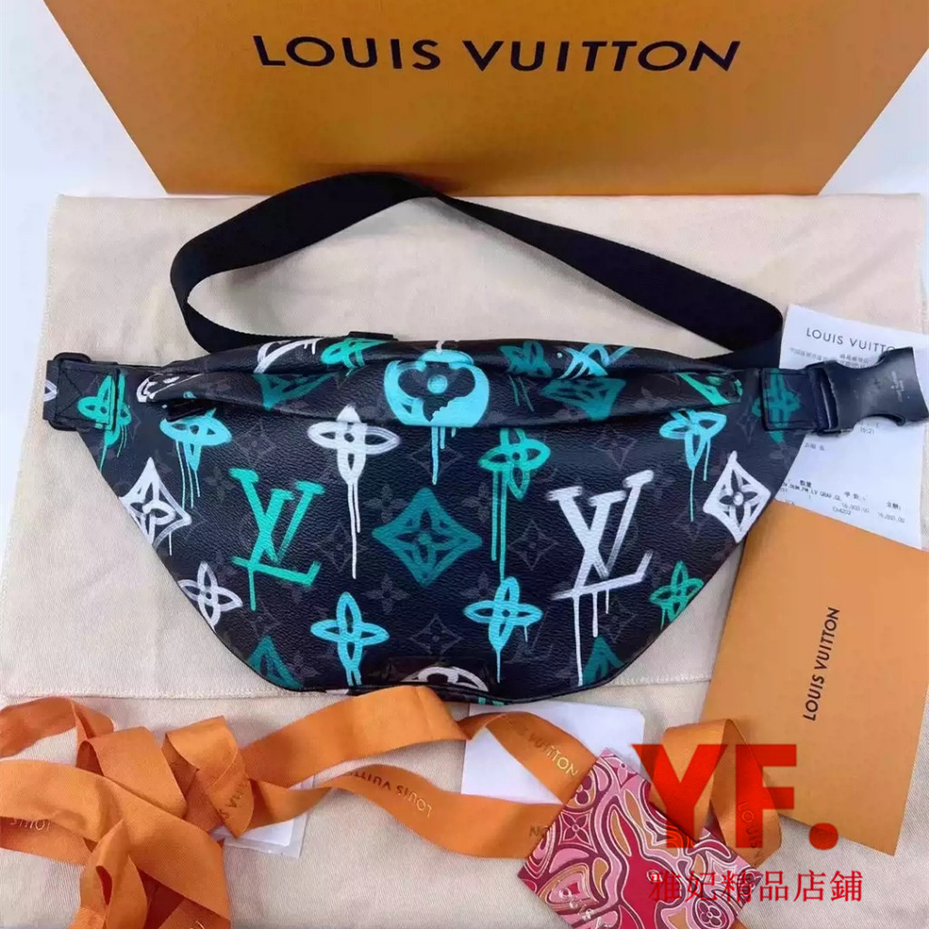 【雅妃精品】LV 路易威登 23新款 DISCOVERY 藍色塗鴉 男款 腰包 胸口包 M21397 斜背包