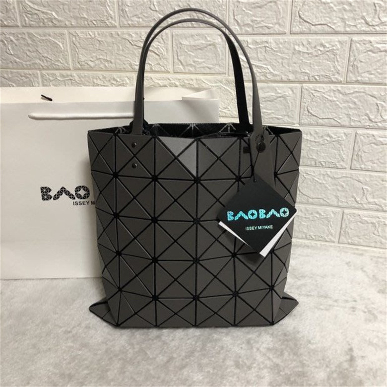 二手現貨 ISSEY MIYAKE 三宅一生 BAOBAO 6X6格 米色 手提包 單肩包 托特包 購物袋 免運