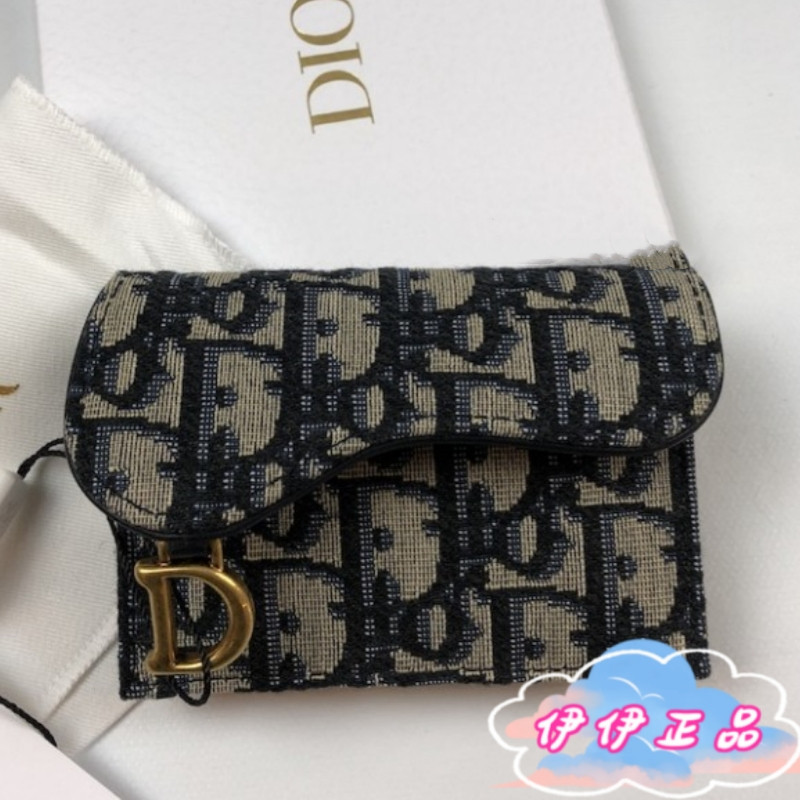 DIOR 迪奧 Saddle 系列馬鞍包 刺繡老花滿印 翻蓋卡夾 卡包 零錢包 S5611CTZQ_M928