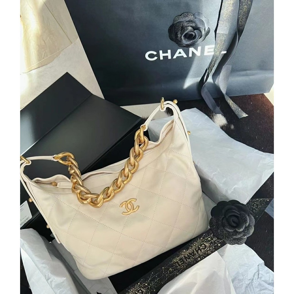 二手精品 CHANEL 香奈兒AS2910 金屬粗鏈條 嬉皮包 流浪餃子包 手提包 女款 白色