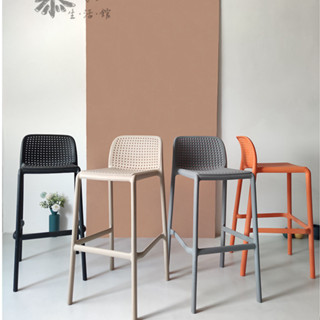 含運 精選-顏值質量-北歐設計師吧臺椅現代簡約輕奢塑料吧椅堆疊網紅酒吧戶外高腳凳子D7
