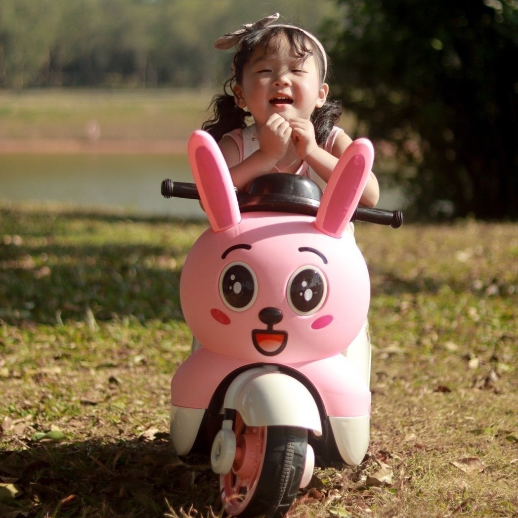 台灣出貨 免運 兒童電動車 兒童摩托車 寶寶三輪車 電動摩托車 男女寶寶2到8歲電瓶車小孩可坐人 兒童生日禮物1