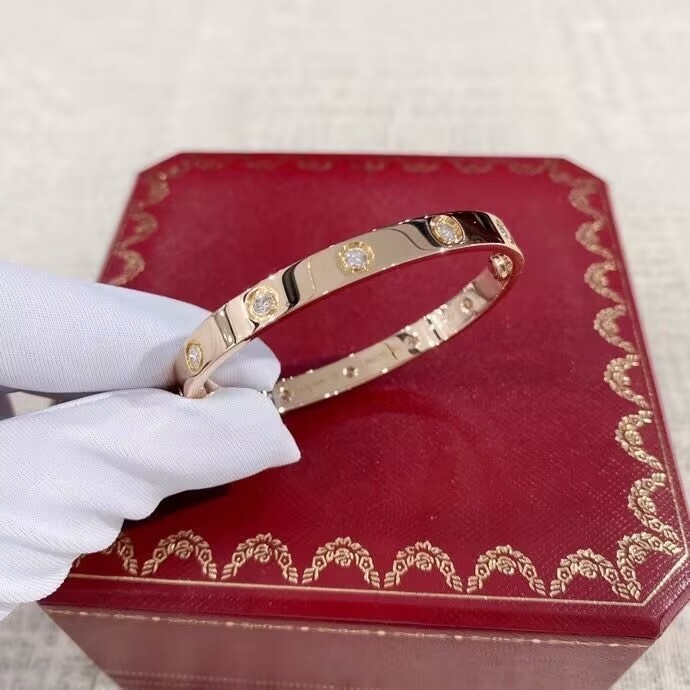 精品二手 Cartier 卡地亞 Love系列 18K玫瑰金手鐲 10鑽款 寬版手環 女生手環