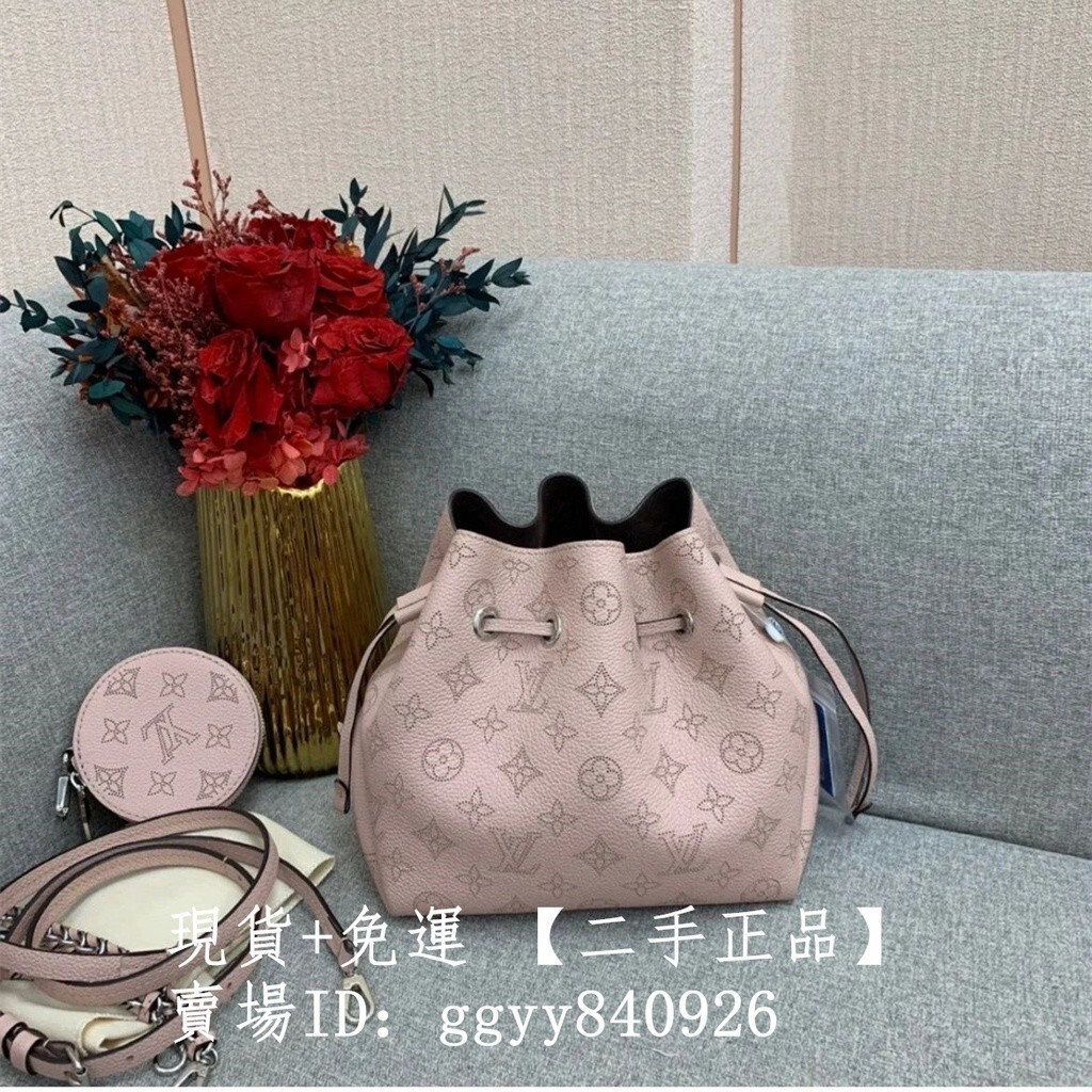 精品二手 LV 路易威登 BELLA M57068粉色 鏤空花紋 水桶包 手提包 斜背包 M57201灰色