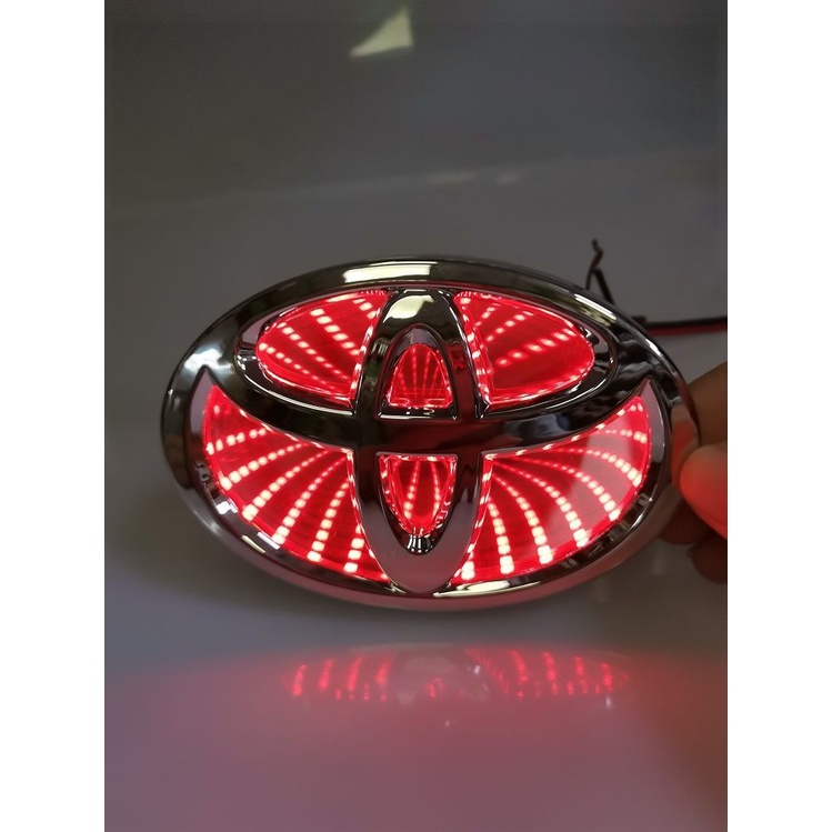 現貨 適用於3D豐田中網標誌發光凱美瑞卡羅拉威馳漢蘭達前標後尾車標燈