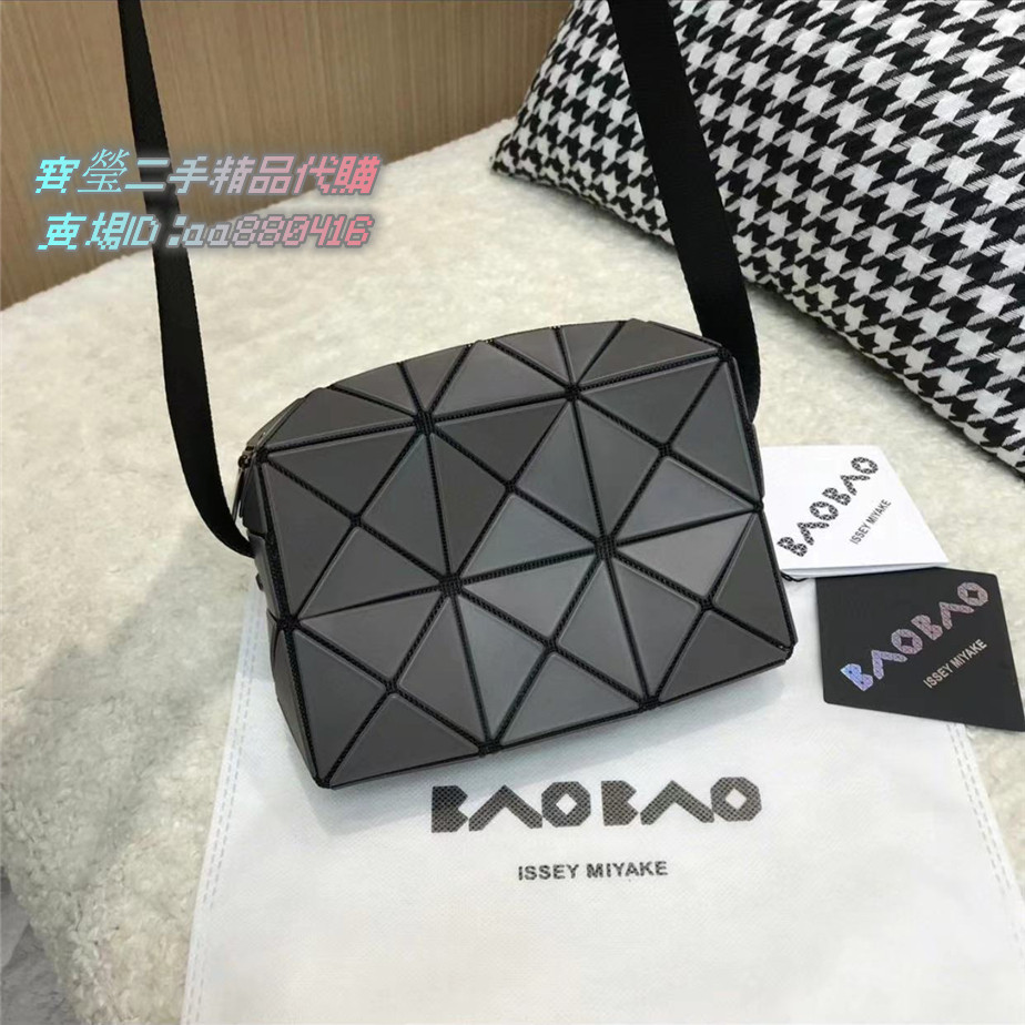 三宅一生 Issey Miyake BAOBAO 丘比特 小方盒 肩背包 斜挎包 灰色