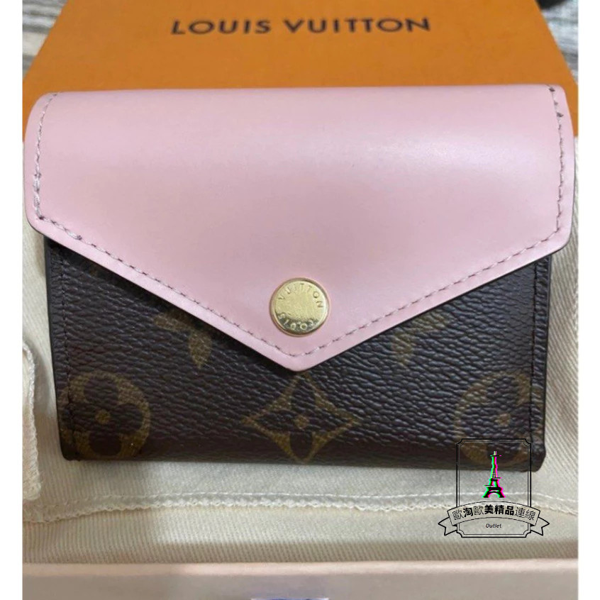 Louis Vuitton 路易威登 LV Zoe 老花 帆布拼皮 三折 芭蕾粉 短夾 錢包 卡包 M62933
