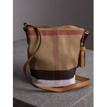 卓梵二手精品 Burberry The Ashby Canvas 流蘇吊飾 格紋 帆布 水桶包 斜背包 手提 現貨