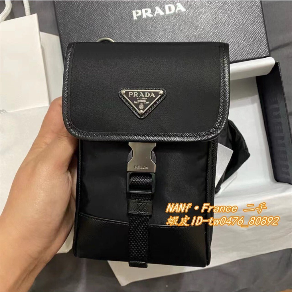 精品二手 PRADA 普拉達 尼龍黑色三角鐵牌手機包 斜背包 手機包 2zh109 男女同款 實拍