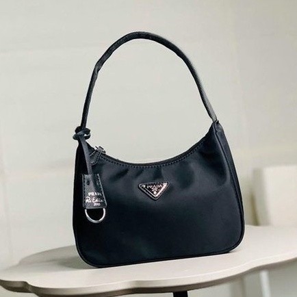 盈盈二手正品 PRADA HOBO 尼龍 銀三角牌 單把 Re-Edition 2000手提包 腋下包 麻將包女生包包