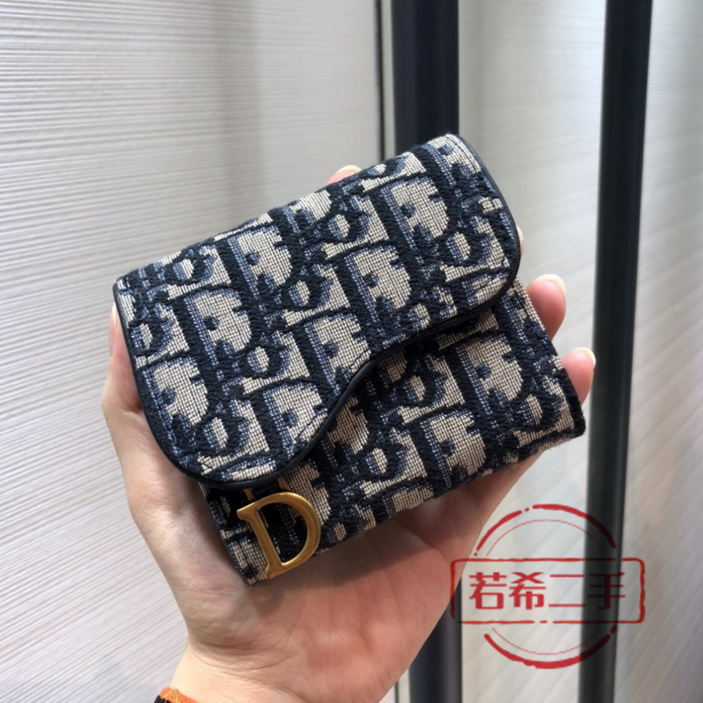 DIOR 迪奧 Saddle lotus 三折 短夾 馬鞍 錢包 皮夾 S5652CTZQ_M928 現貨