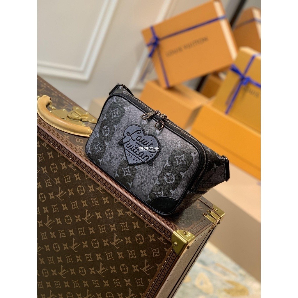 二手精品 Louis Vuitton LV New Sling Bag 字樣心形貼飾腰包 M59338