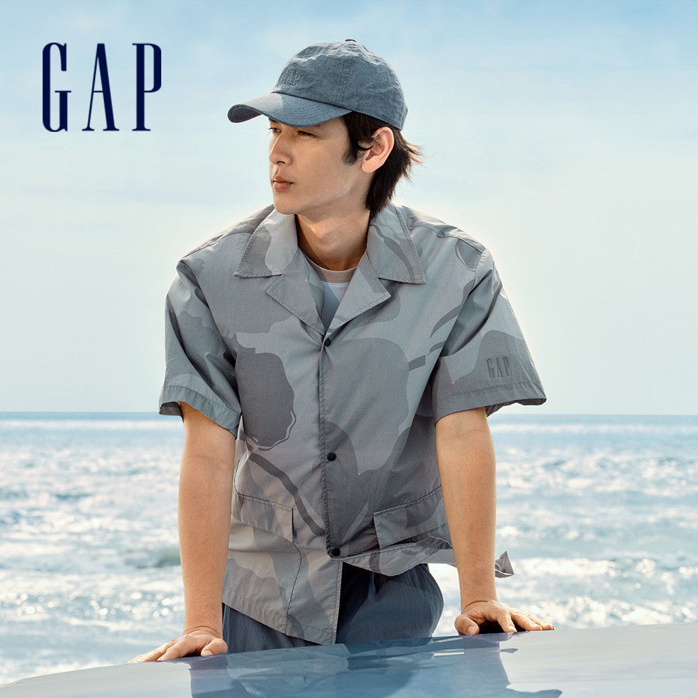 Gap 男裝 Logo純棉翻領短袖襯衫-灰色(464304)