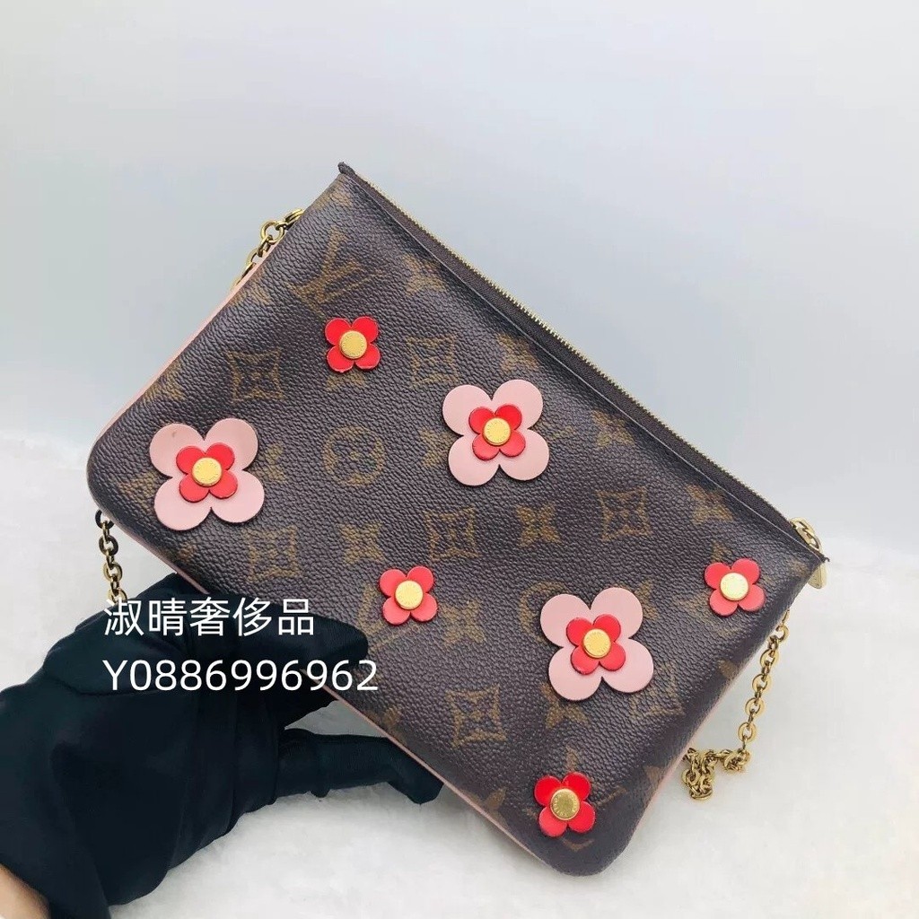 二手精品 LV 路易威登 M63905 Pochette Double Zip 雙層花朵手拿包 附鏈條長背帶 現貨