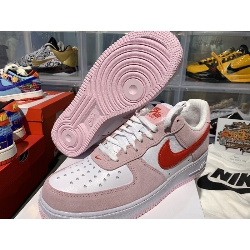 NIKE AIR FORCE 1 '07 QS DD3384-600 情人節限定 慢跑鞋