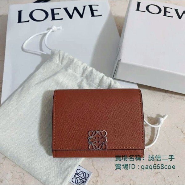 二手 LOEWE 羅威 Anagram square 鵝卵石頭紋方形小牛皮8卡短夾 女生短夾 錢包 三折錢包