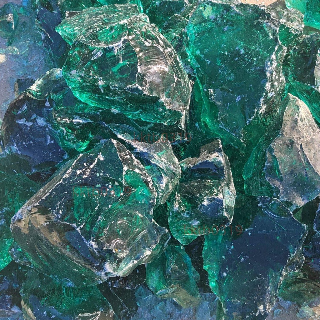 廠家供應彩色玻璃石磨砂玻璃塊園林裝飾魚缸水族彩色玻璃石造景石