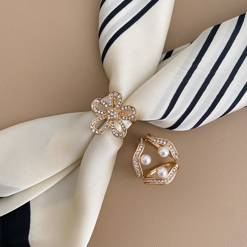 新款網紅韓國鑲鑽珍珠金色高檔絲巾扣珍珠三環扣圍巾裝飾百搭方巾PK4N