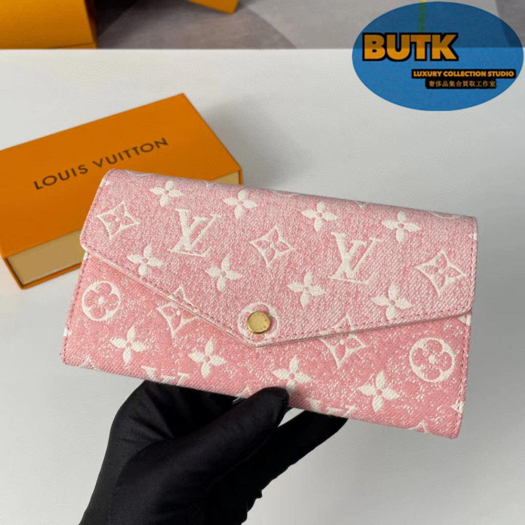 LV 路易威登 Monogram 粉色牛仔佈 長夾 12卡位 翻蓋暗釦 長款錢包 女士手拿包M81183