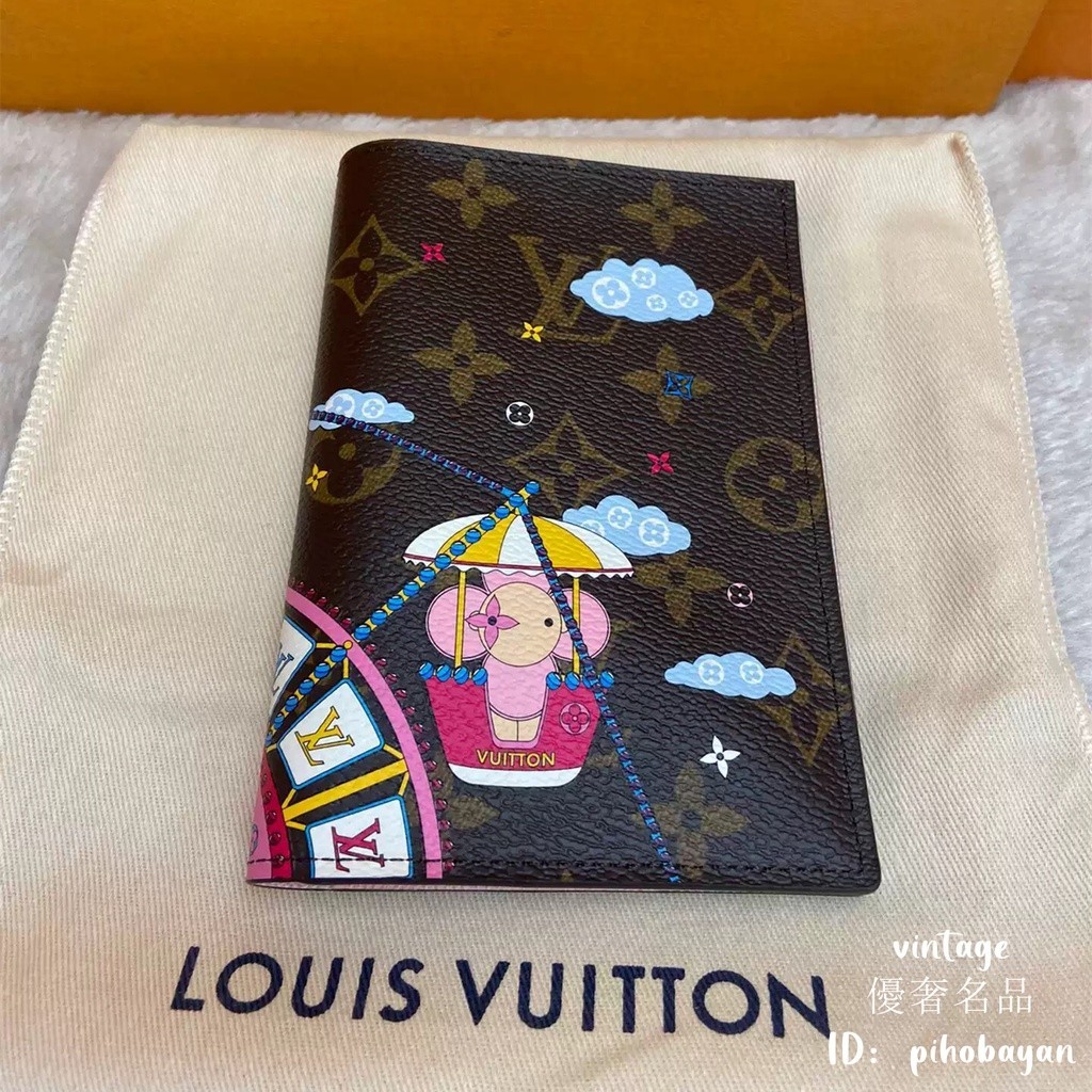 LV 路易威登 M69746 聖誕限定 老花塗鴉 護照包 護照夾 皮夾 卡夾