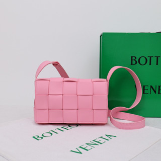 lazladys BOTTEGA VENETA 寶緹嘉 BV Cassette 編織 粉色 郵差包 斜背包 578004