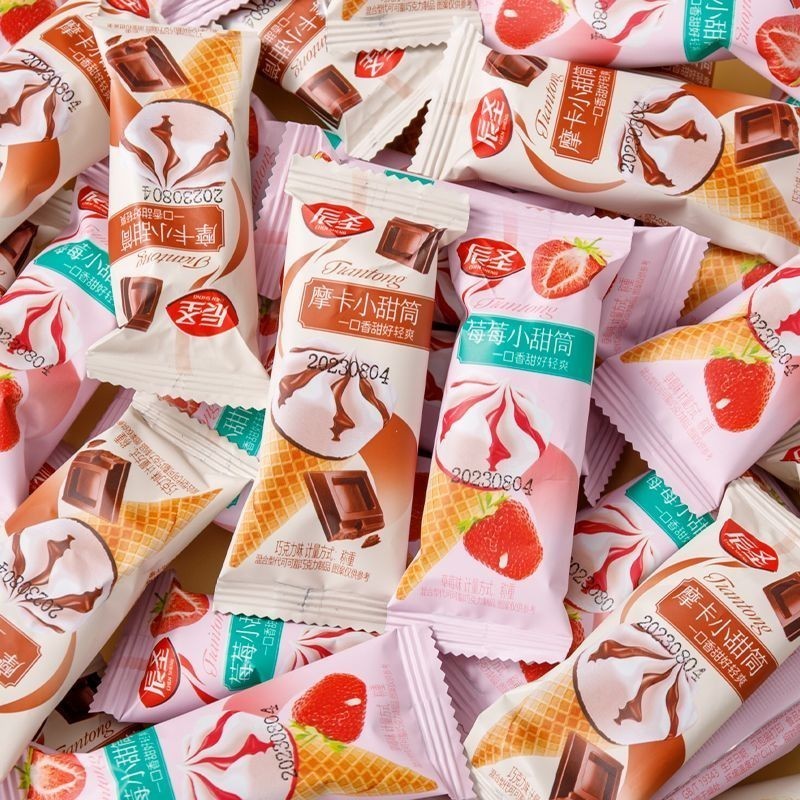 QQ💕【新 品】草莓爆浆巧克力奶油夹心脆筒网红小包装一整箱【买60送60】 菜菜優選好品質小店🎉🎉🎉