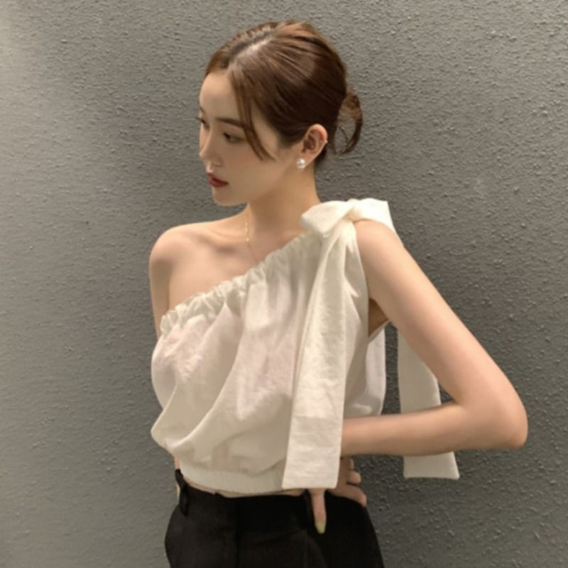 性感露肩韓國chic夏日法式小衆氣質設計感褶皺斜領綁帶露肩收腰短款背心女