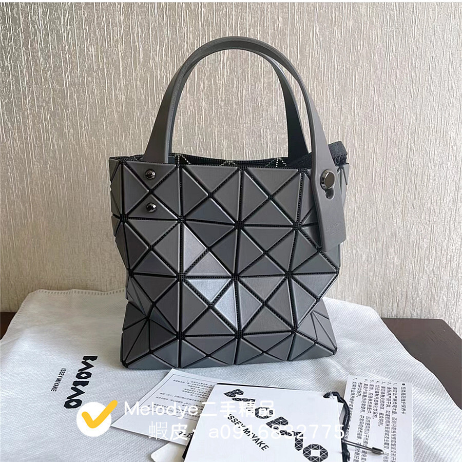 二手精品【ISSEY MIYAKE 三宅一生】BaoBao 4x4格 手提包 單肩包 托特包 女生購物袋實拍