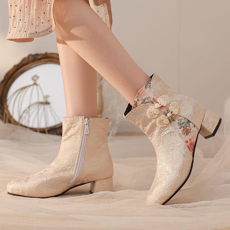 秋冬季新款復古民族風短靴中跟粗跟軟底厚底刺繡花鞋旗袍靴子白色