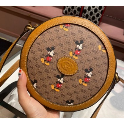 Gucci包包 古馳女包 Disney x Gucci迪士尼聯名款米奇圓形肩背包 單肩斜挎包 603938