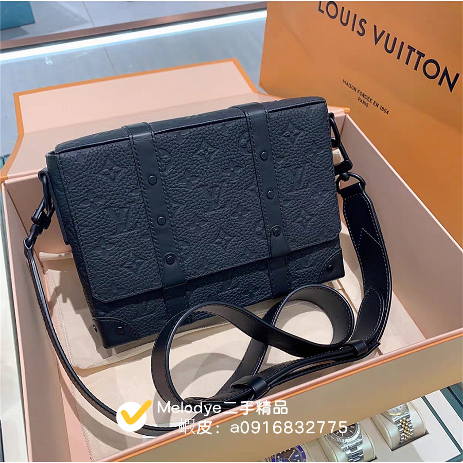 e二手精品【LV 路易威登】 TRUNK M57726 黑色壓紋 男士郵差包 肩背包 斜背包 實際包包拍攝