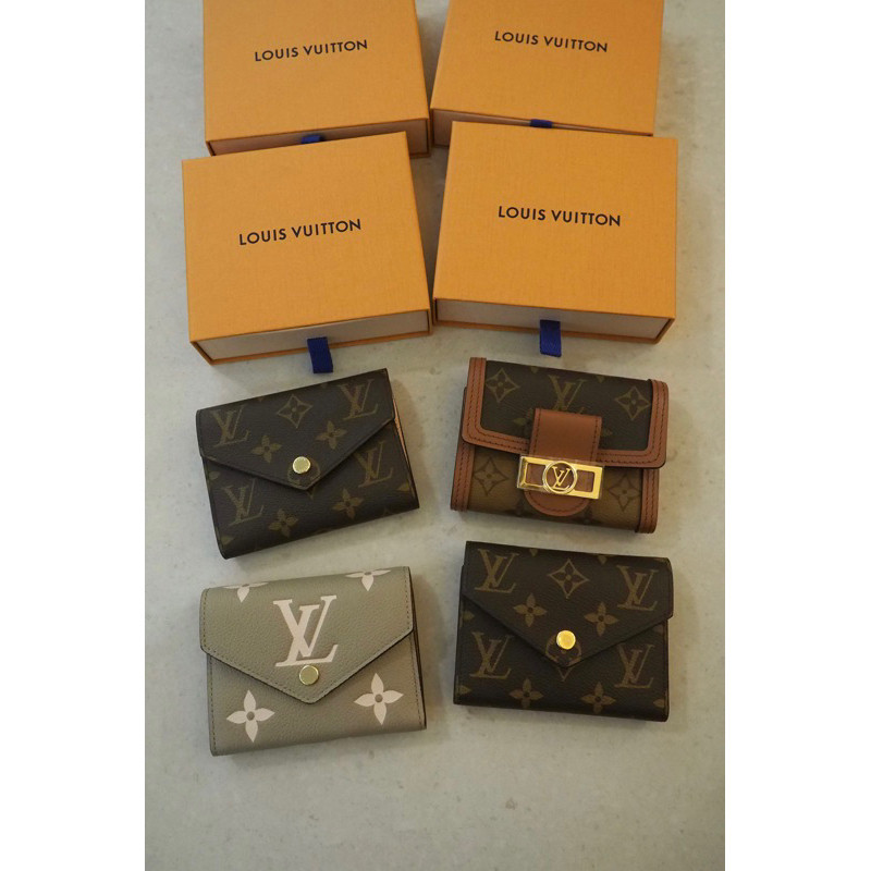 Louis Vuitton LV壓紋大象灰 達芙妮 黑色壓紋 拼接配色 女款 扣式 三折 皮夾 短夾
