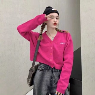 免運芭比芭比穿搭多巴胺穿搭聖誕節穿搭萬聖節穿搭 秋款女裝新款刺繡字母針織開衫韓版寬松顯瘦V領上衣外搭長袖外套