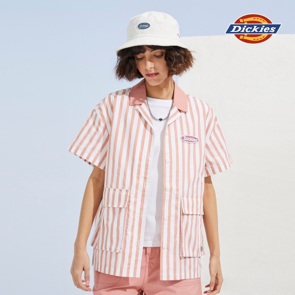 Dickies女款桃粉色府綢條紋兩側大口袋寬鬆短袖襯衫|DK010295C53
