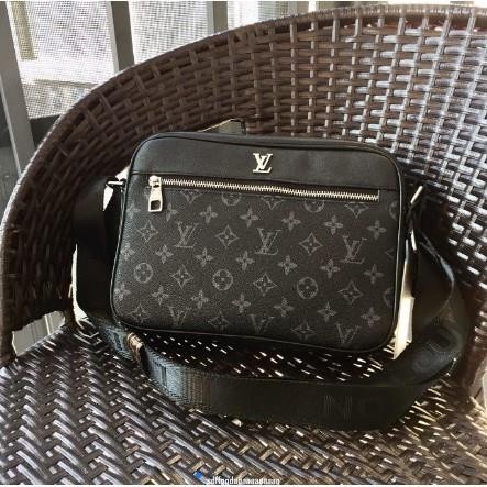 AK店二手Louisvuitton LV 頂級原版質量 單肩包男大容量斜挎包 男包商務休閒男士包包 橫款時尚相機包