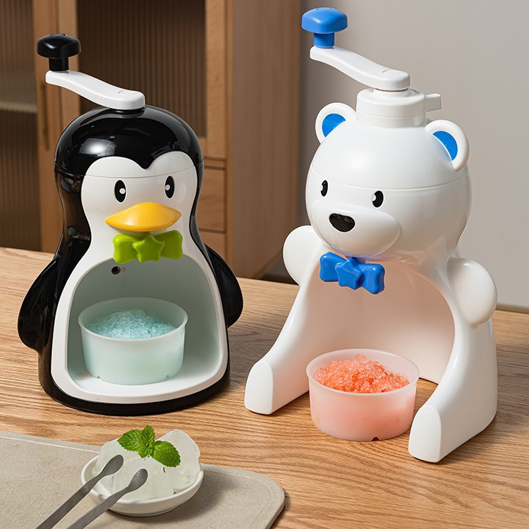 熱賣*進口小熊刨冰機家用小型碎冰機手動綿綿冰手搖可愛企鵝冰沙機*kk35