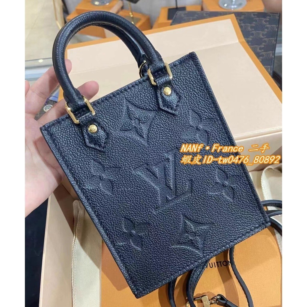 二手全新精品 LV 路易威登 PETIT SAC PLAT 新款壓紋 mini tote 托特琴譜包 手提斜背包