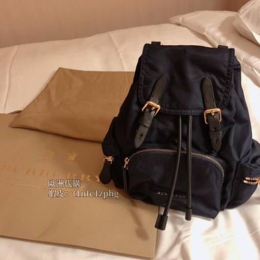 法國代購 BURBERRY 40759721 Rucksack 深藍色 黑色扣帶 小型 尼龍 後背包 現貨