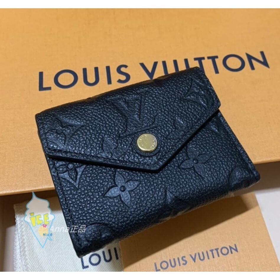 二手免運 LV LΟUIS VUITTON M62935 ZOÉ 錢包海軍藍壓紋皮 扣子短夾壓紋錢包 皮夾