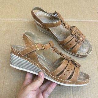 【GL SHOES】坡跟涼鞋 厚底涼鞋女 百搭配裙子 2024新款大碼女鞋花朵鏤空露趾坡跟顯瘦百搭休閑輕便復古羅馬涼鞋