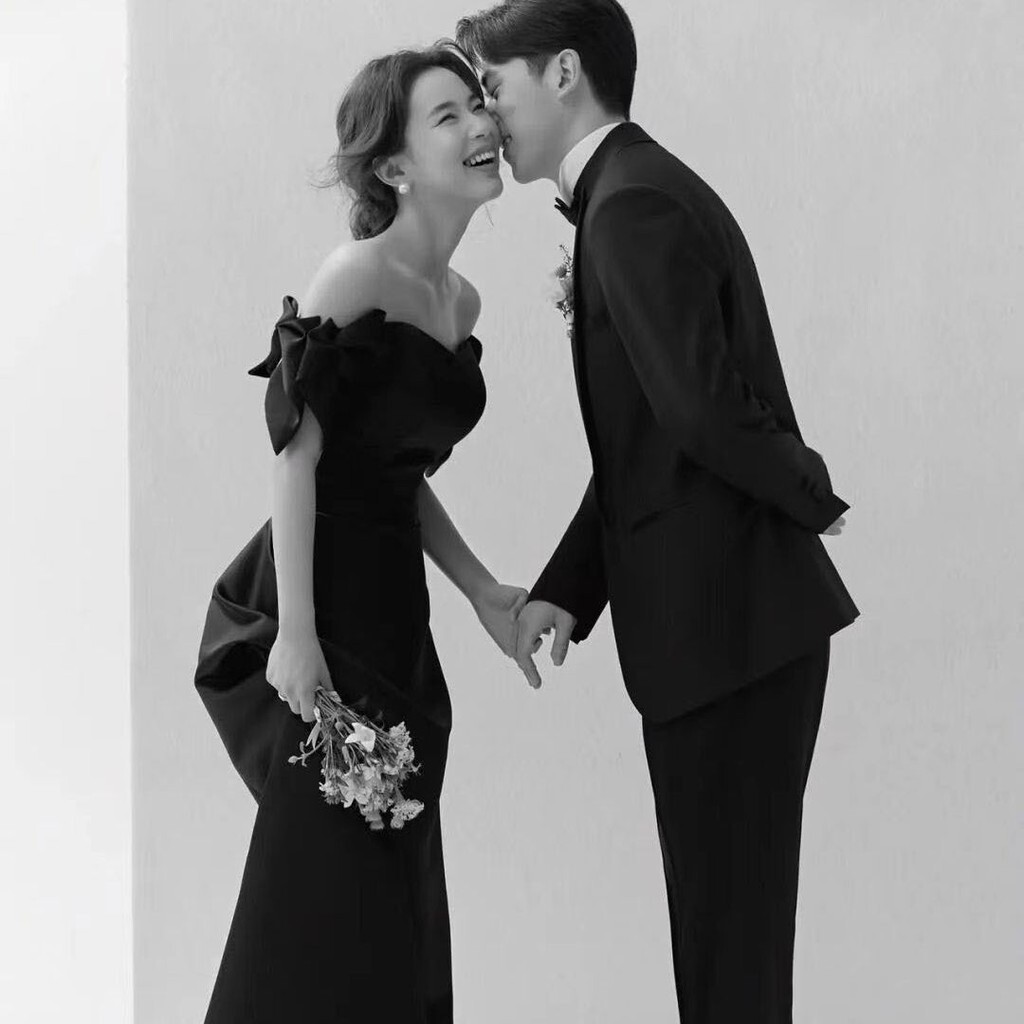 影樓新款主題晚禮服復古緞面拍照黑色婚紗情侶寫真法式赫本風禮服