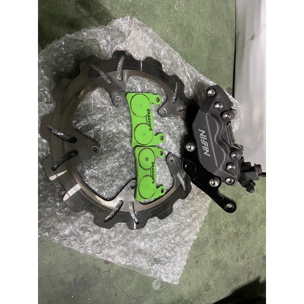 NISSIN 右卡 對四卡鉗 雙插銷 附馬車125卡座 碟盤