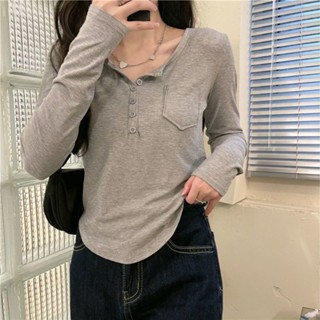 【Wik】長袖t恤 針織毛衣 衣服女 長袖 上衣 辣妹長袖打底衫女T恤春秋設計感紐扣修身顯瘦不規則短款純慾上衣